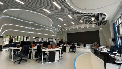 QJTV云南曲靖融媒体中心TVS演播室声学装修/演播室声学设计/XR演播厅设计/XR演播室灯光设计