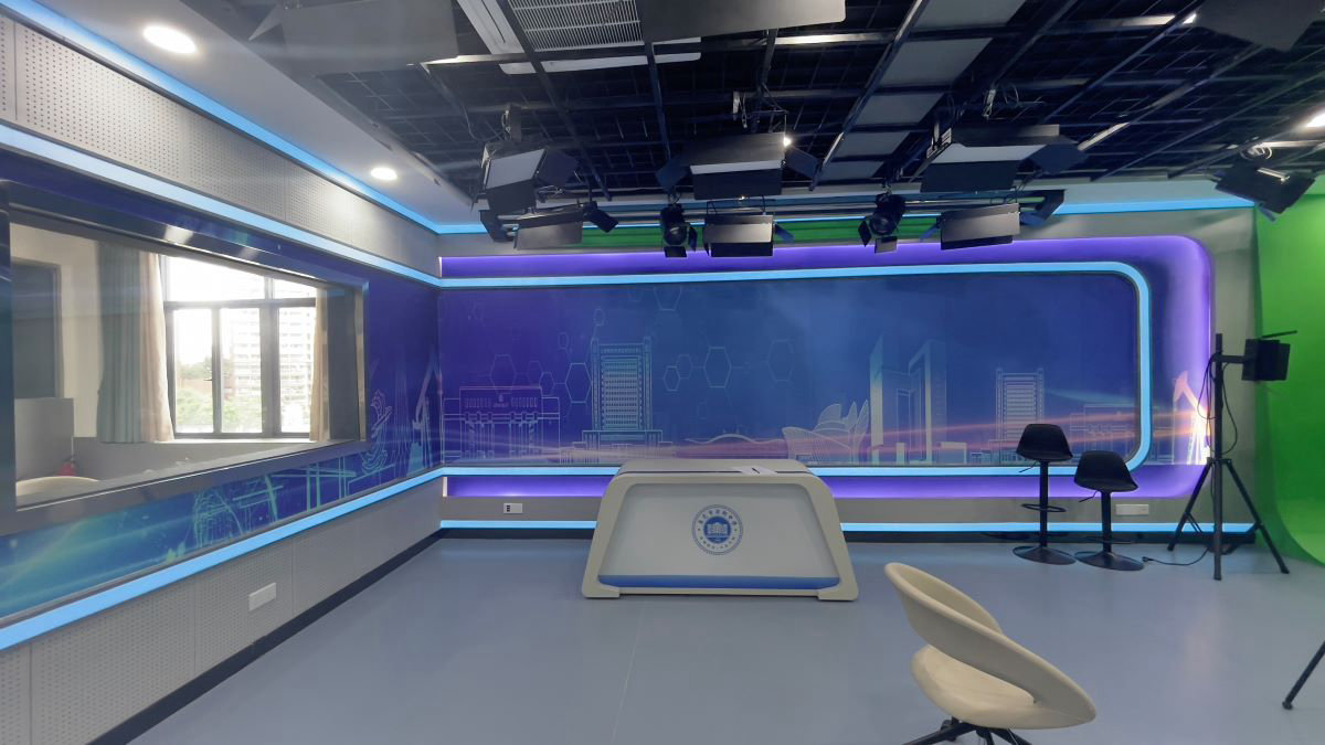 东莞厚街中学TVS演播室声学装修/声学设计/XR演播室设计